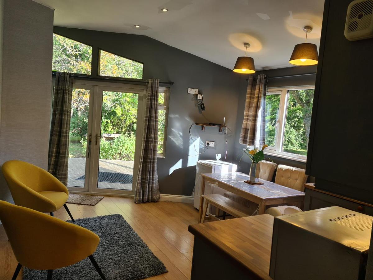 The Reading Whole Chalet With Lake And Two Acre Gardens Eksteriør billede