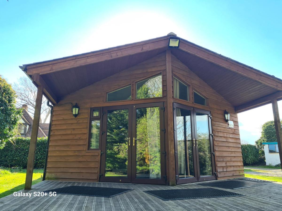 The Reading Whole Chalet With Lake And Two Acre Gardens Eksteriør billede